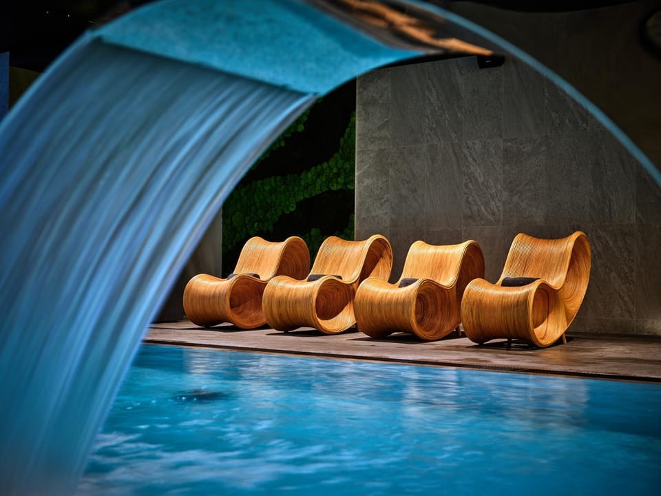 Swimming pool, sunbed