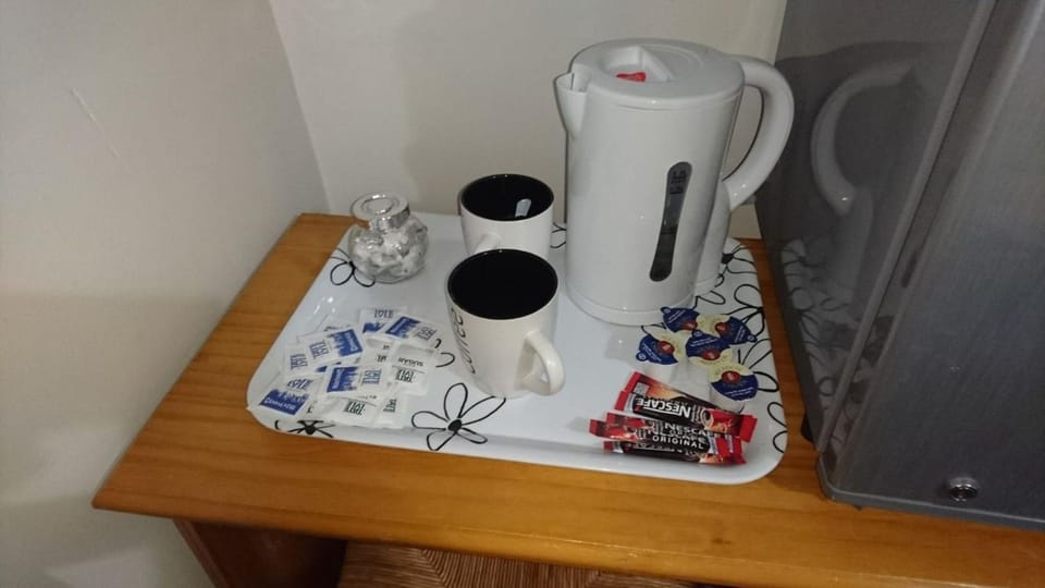 En suite shower room Double room with 1 double deyr Bed and Breakfast in London Borough of Hounslow