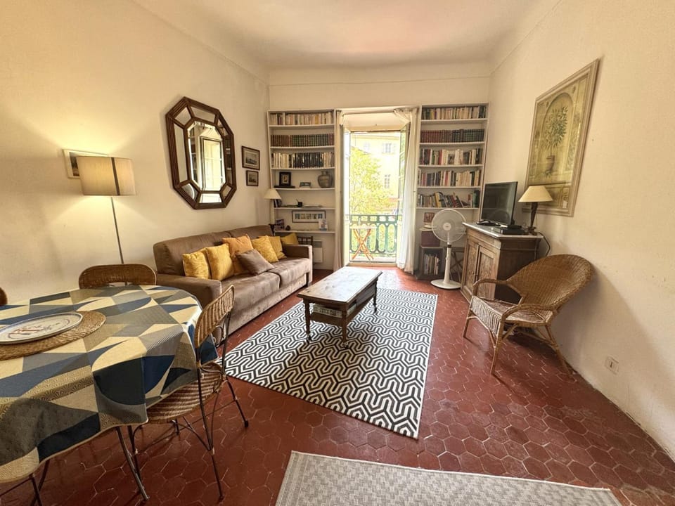 Communal lounge/ TV room, Living room