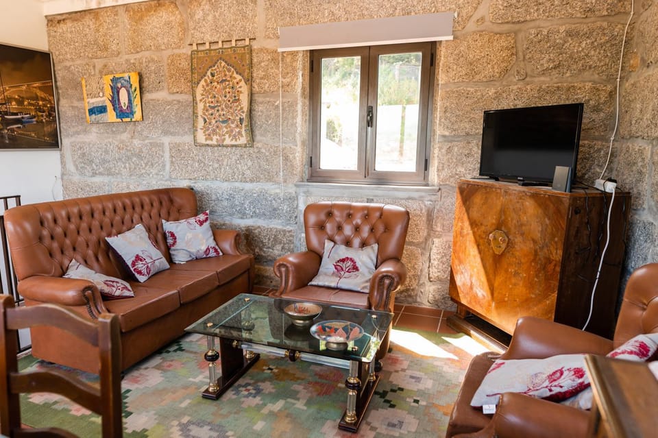Communal lounge/ TV room, TV and multimedia, Living room, Seating area, Evening entertainment