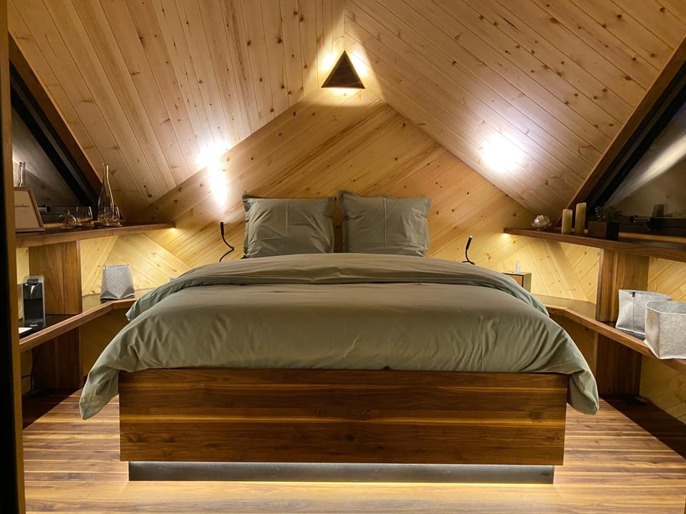 Bed, Bedroom