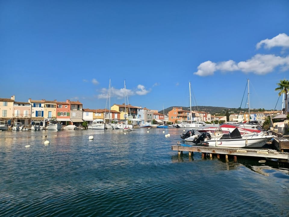 Les pieds dans l'eau Apartment in Grimaud