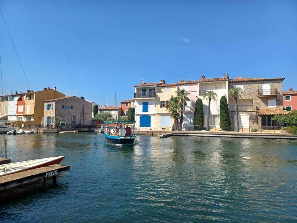 Les pieds dans l'eau Apartment in Grimaud