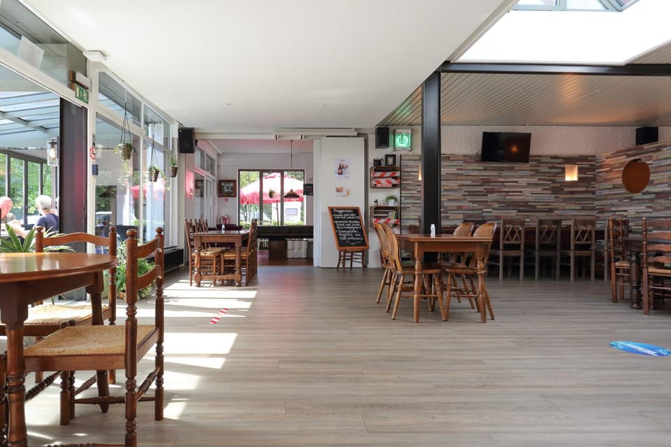 Restaurant/places to eat, Restaurant/places to eat
