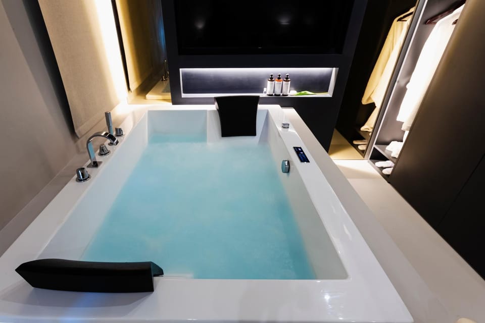 Hot Tub, Bath