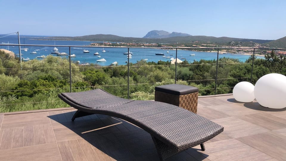Nearby landmark, Natural landscape, View (from property/room), Balcony/Terrace, Balcony/Terrace, sunbed