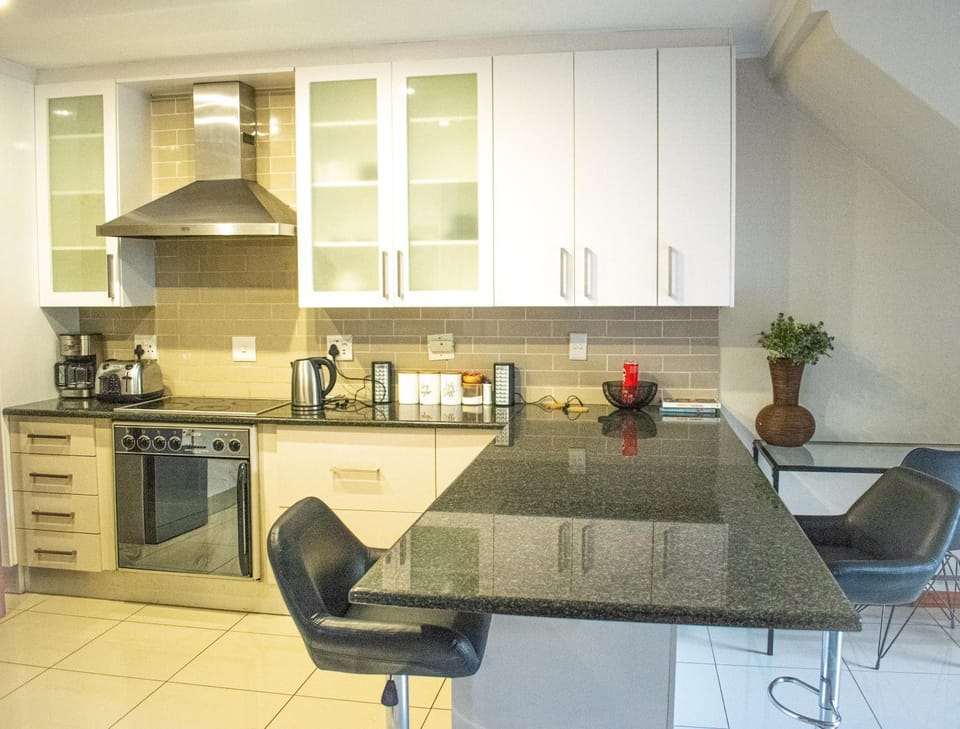 Kitchen or kitchenette, Dining area, oven, stove, toaster