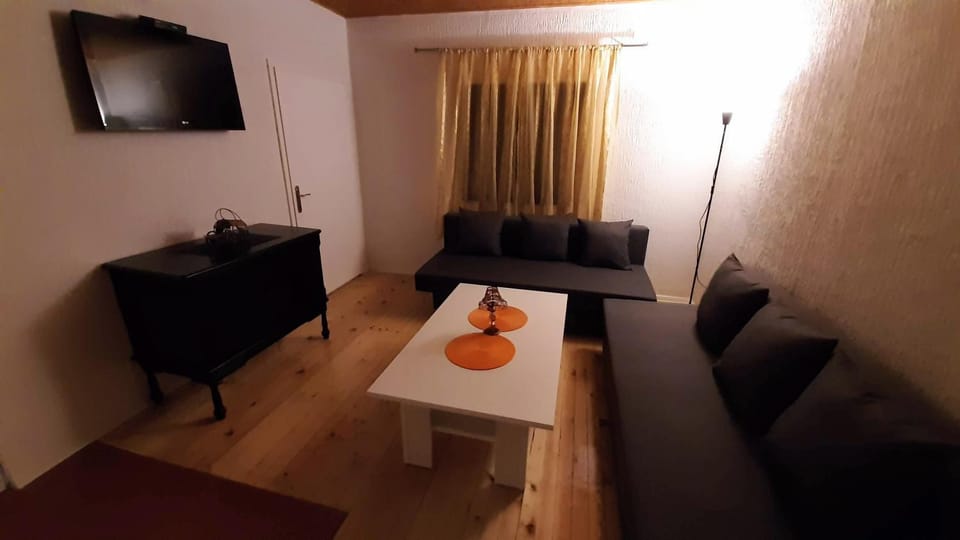 Vikendica DRINSKI DAR House in Serbia