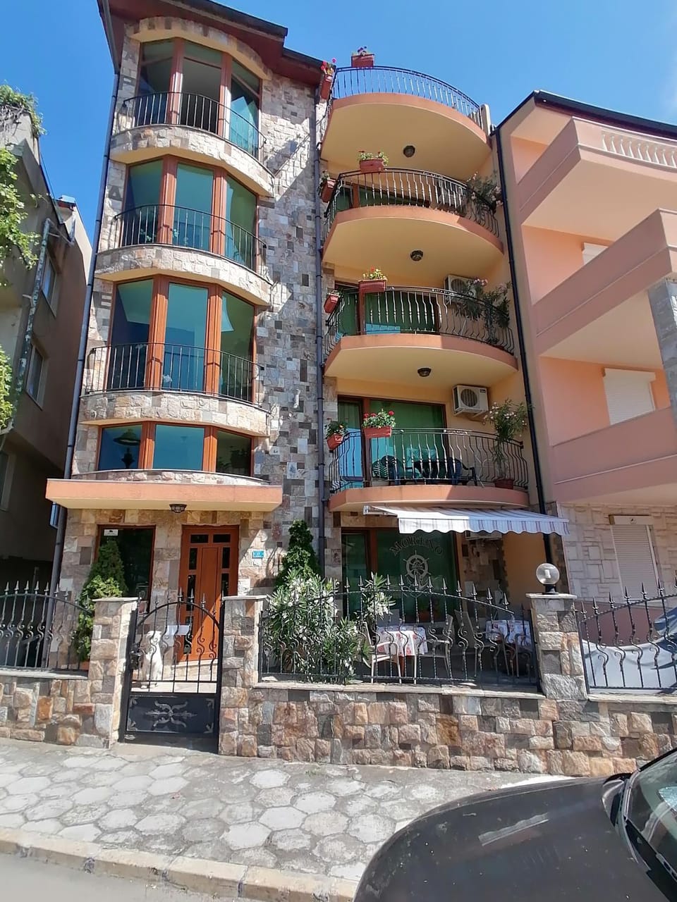 Property building, Street view, Parking