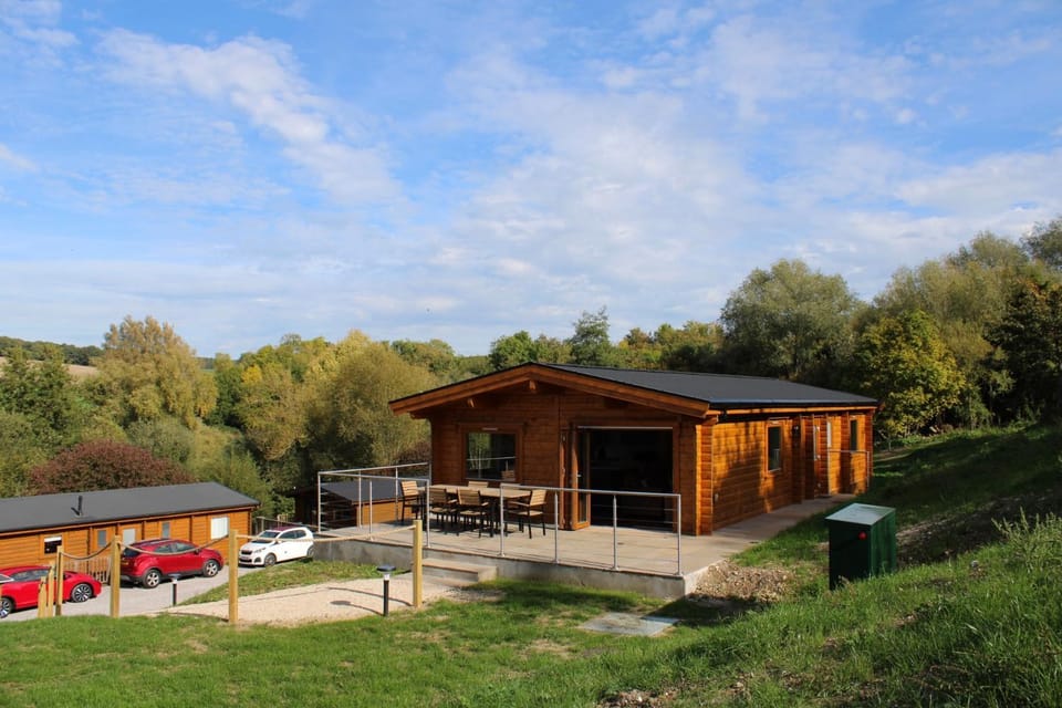 Viaduct Fishery Lodges Chalet in Sedgemoor