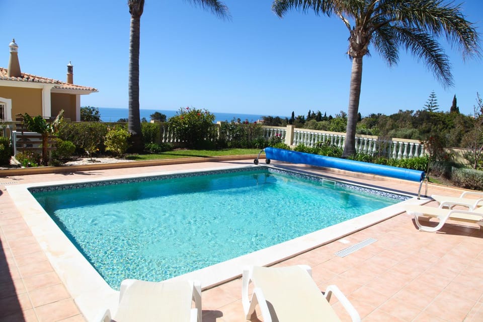 Vila G, Mira Luz Villa in Luz