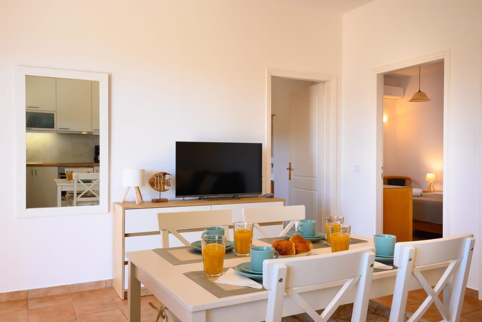 TV and multimedia, Dining area