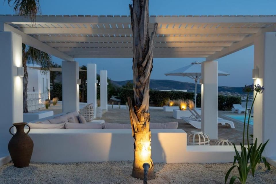 View (from property/room), Seating area, Garden view, Pool view