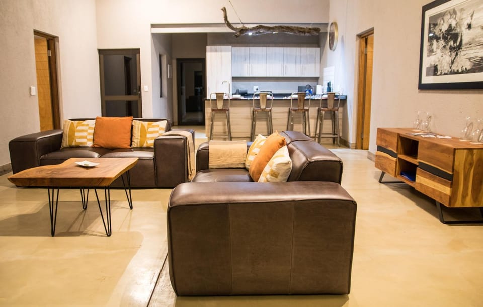 Living room, Dining area, kitchen