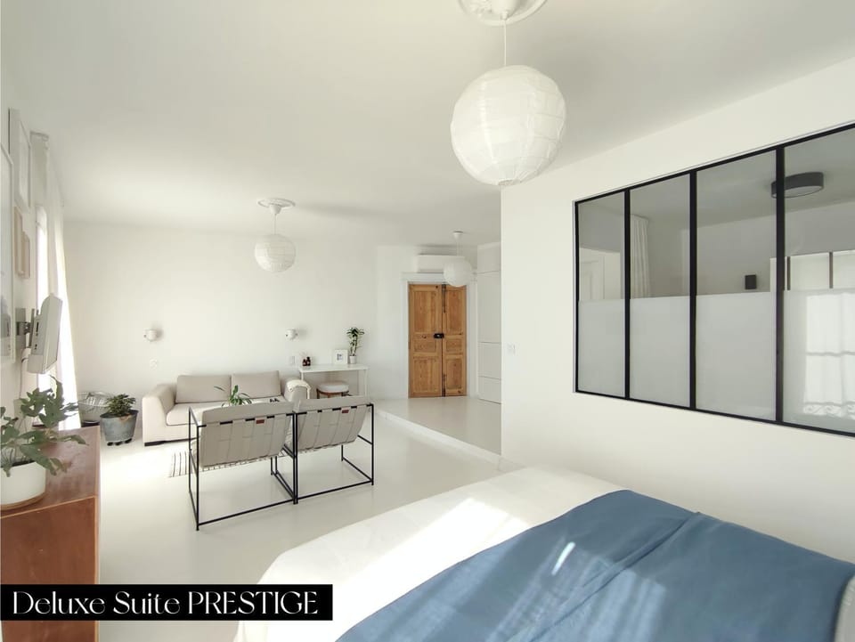 Living room, Photo of the whole room, Seating area, Bedroom