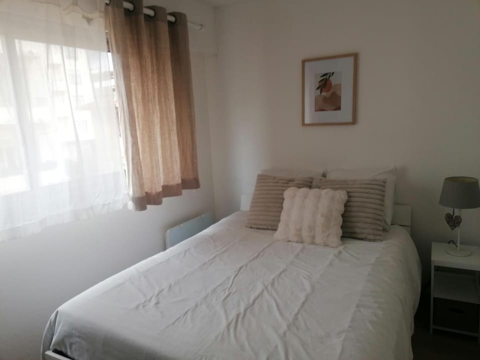 Chambre double avec salle de bain commune, a 2 min de la Croisette Vacation rental in Cannes