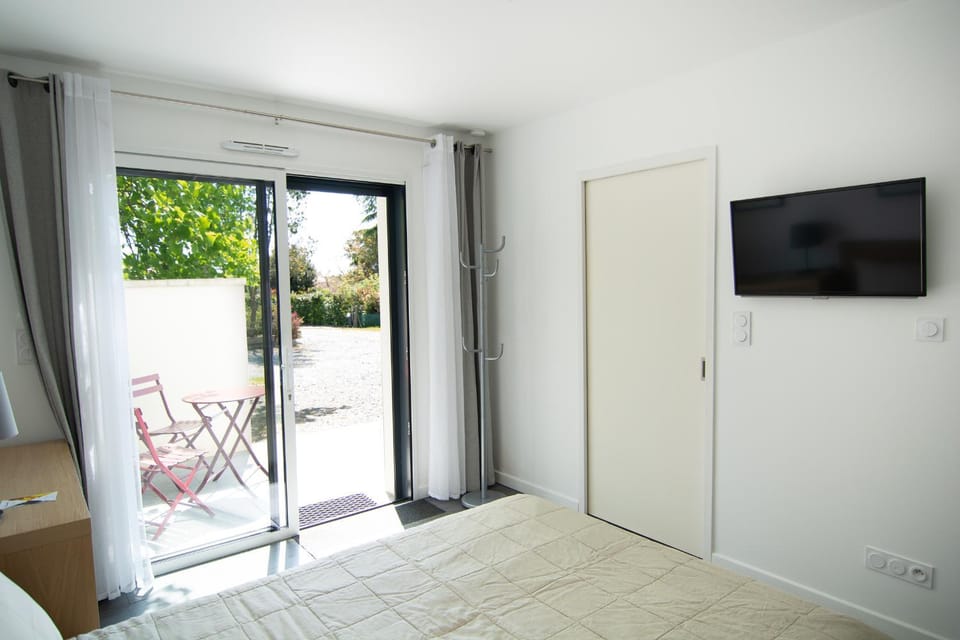 Patio, TV and multimedia