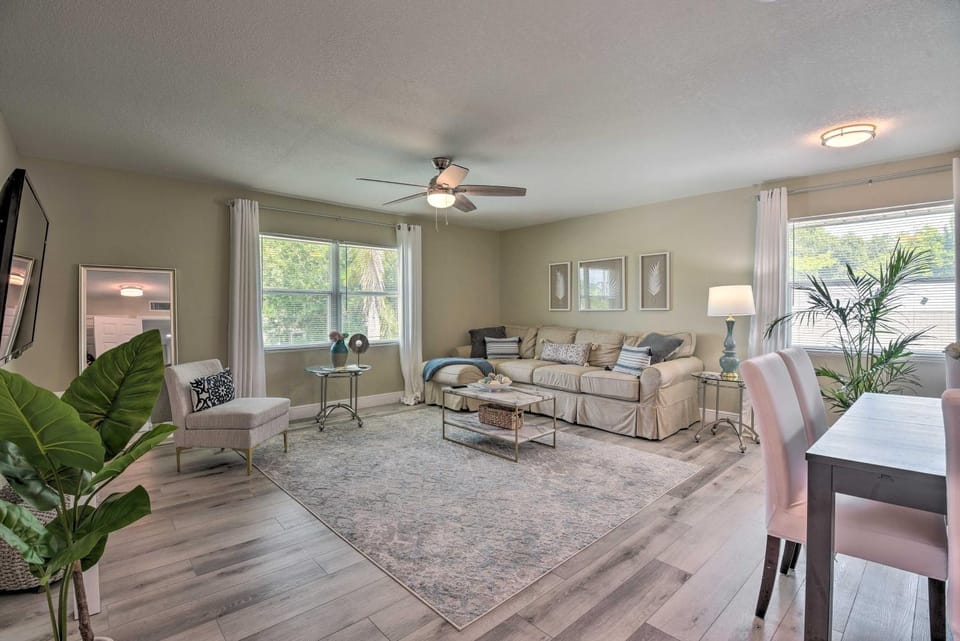 3 Blocks to the Coast! Cozy Sarasota Retreat Apartment in Sarasota