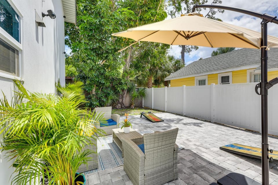 3 Blocks to the Coast! Cozy Sarasota Retreat Apartment in Sarasota