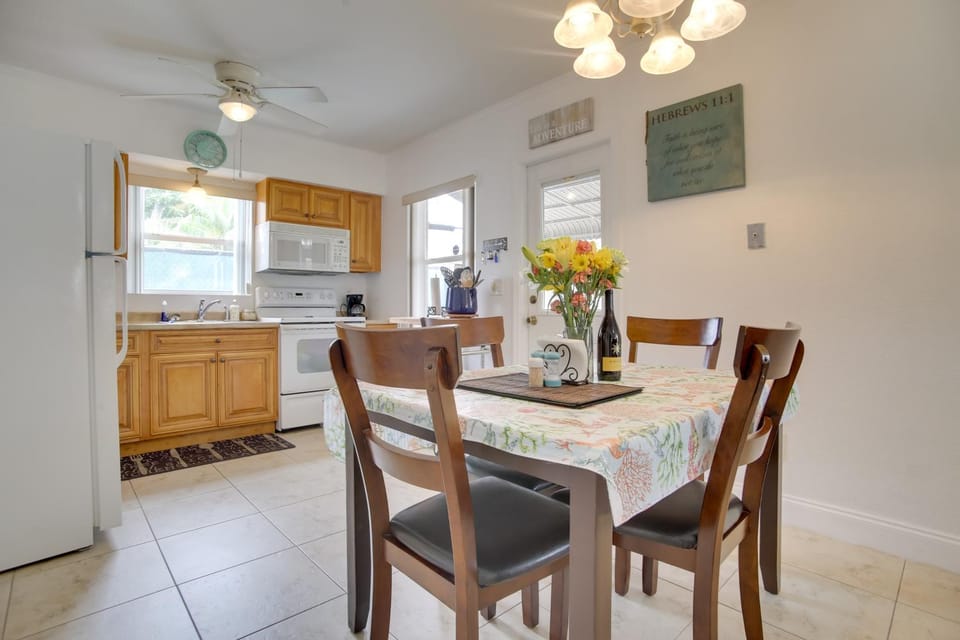 2 Mi to Boardwalk: Home w/ Grill in Dania Beach! House in Dania Beach