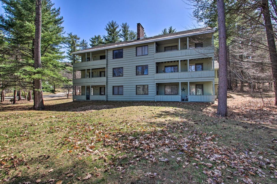Cozy Bartlett Condo: 1 Mi to Attitash Ski Resort! House in Bartlett