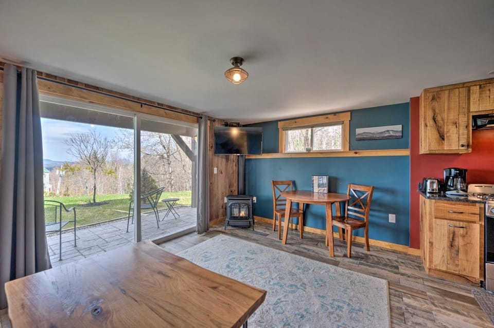 Slopeside Burke Mountain Condo w/ Fireplace! House in Burke