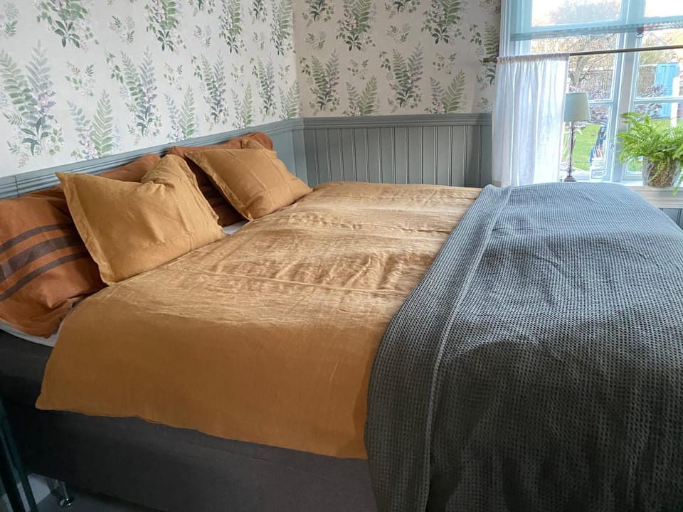 B&B Bland ormbunkar och rosor Bed and Breakfast in Sweden