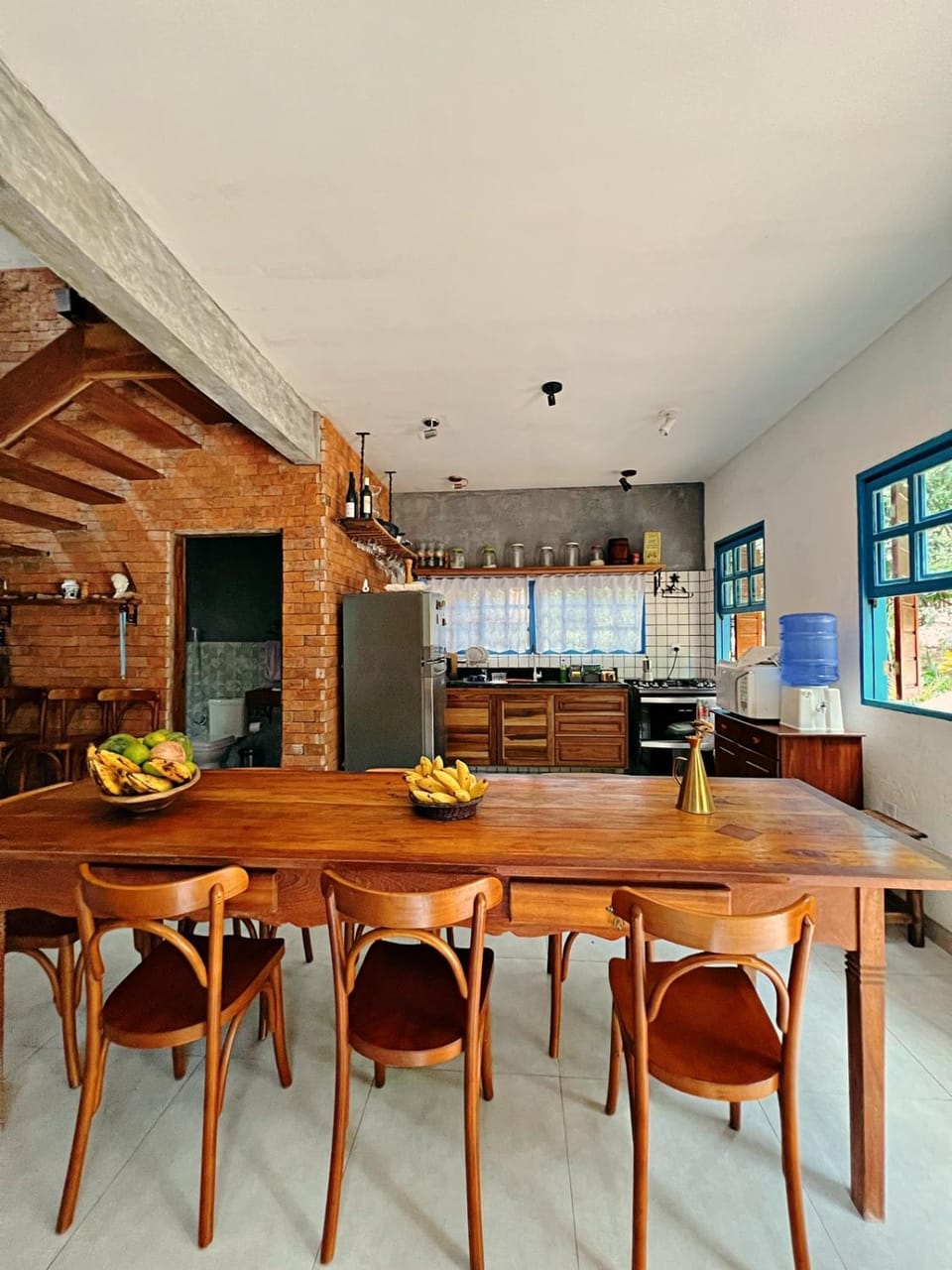 Kitchen or kitchenette, Living room, Food and drinks, Dining area, Food