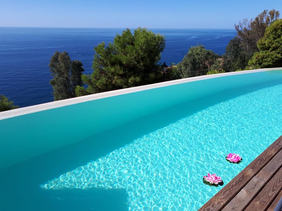 Sea view, Swimming pool