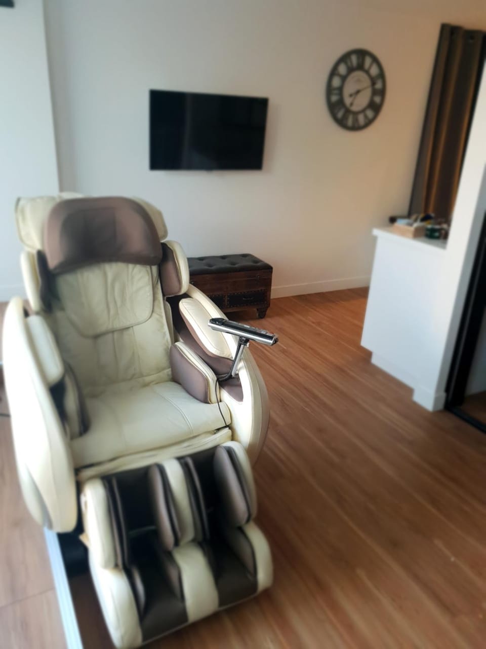 Suite Spa, Love Room Bien-être, Jacuzzi, Sauna, fauteuil massant et climatisation naturelle Apartment in Pays de la Loire
