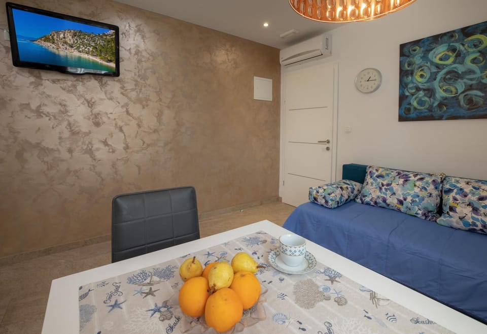 TV and multimedia, Dining area