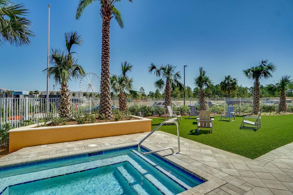 Nearby landmark, Communal lounge/ TV room, Natural landscape, Hot Tub, View (from property/room), Guests, Guests, Guests, Landmark view, Pool view, Sea view, Area and facilities, Shopping Area, children, children, children, young children, young children, young children, older children, older children, older children, group of guests, group of guests, group of guests, Family, Family, Family