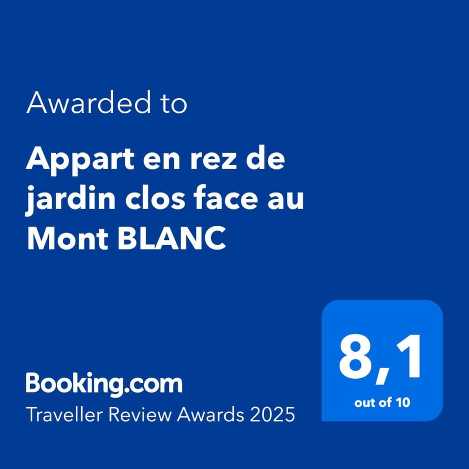 Appart en rez de jardin clos face au Mont BLANC Apartment in Combloux