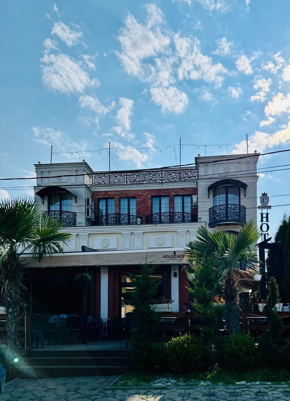 Property building, Spring, Balcony/Terrace
