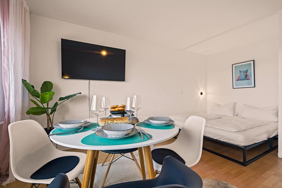 TV and multimedia, Dining area, Bedroom