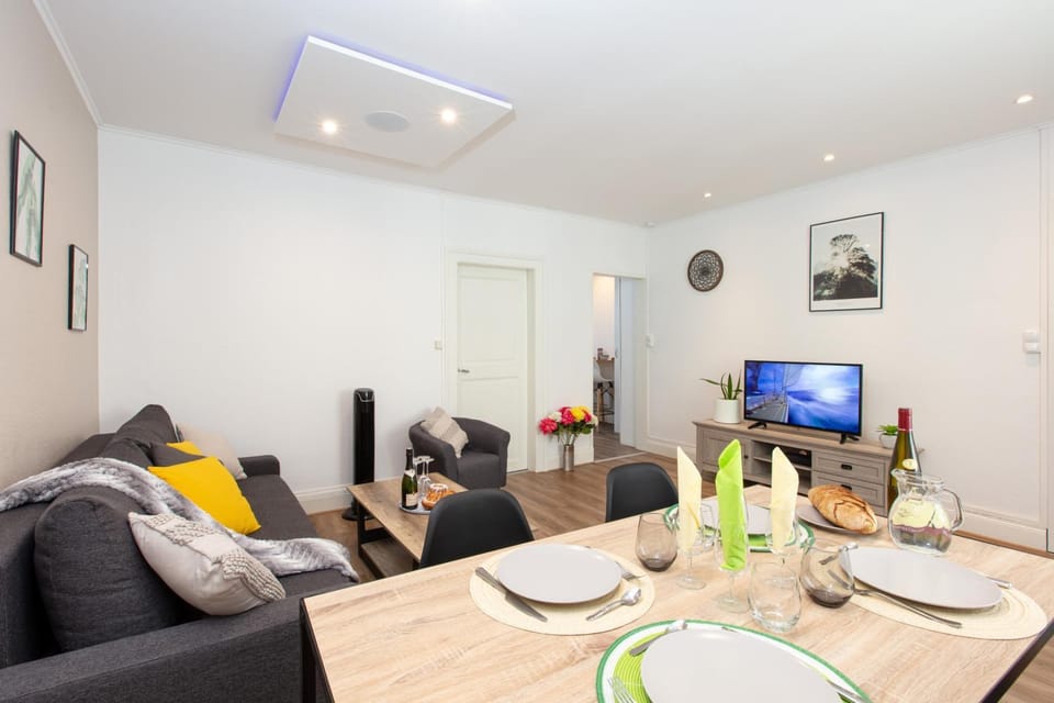 Communal lounge/ TV room, Living room, Seating area