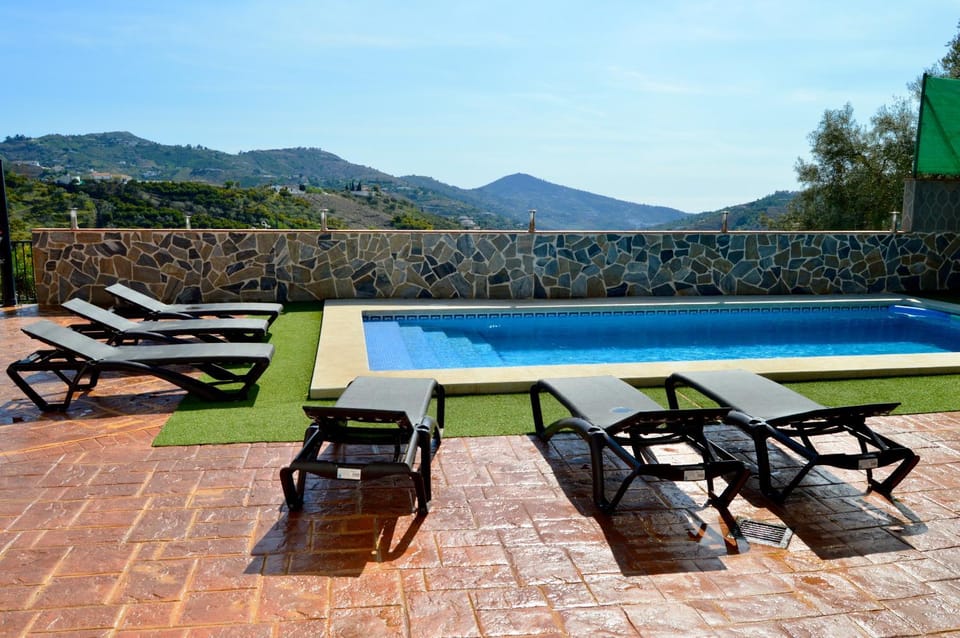 Day, Natural landscape, Mountain view, Pool view, Swimming pool, sunbed