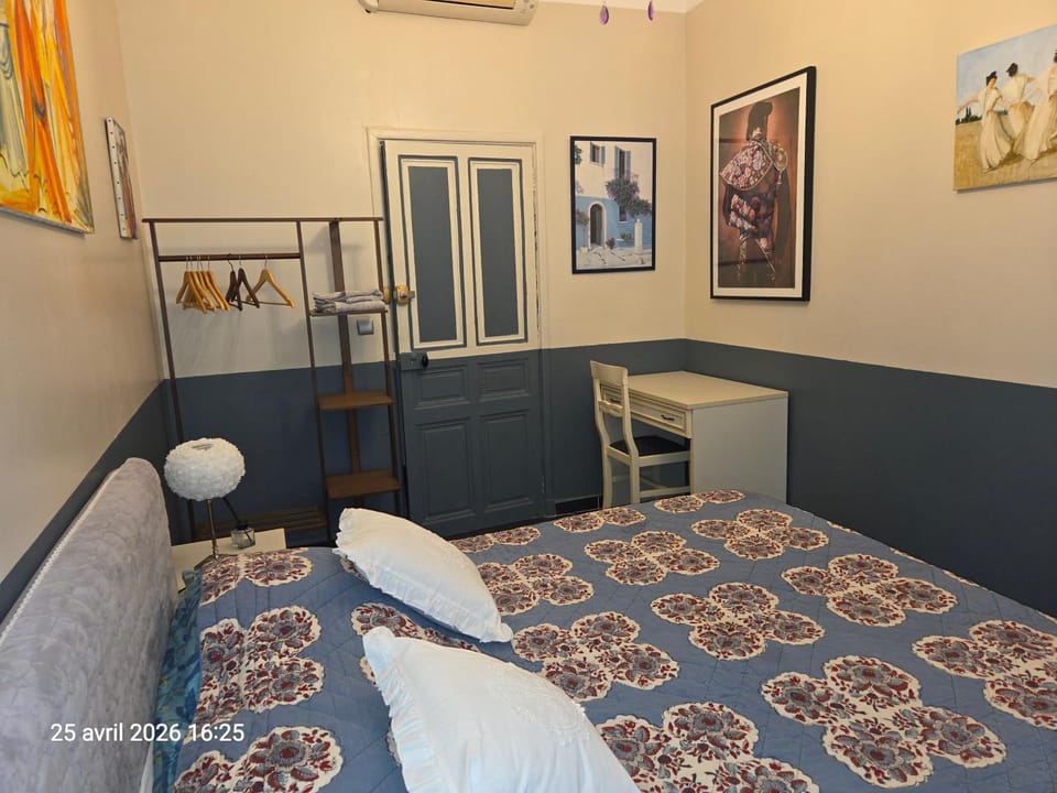 Intra Muros Thiers appart 8 pers 3 ch Wifi tout équipé parking proche Apartment in Avignon