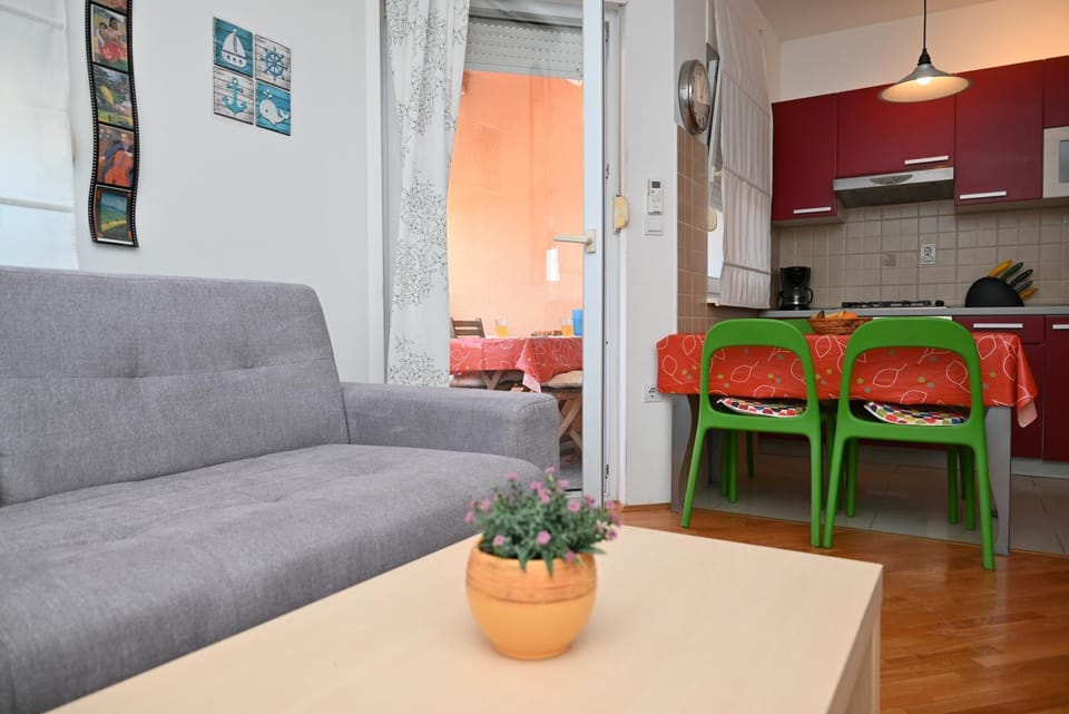 Living room, Seating area, kitchen