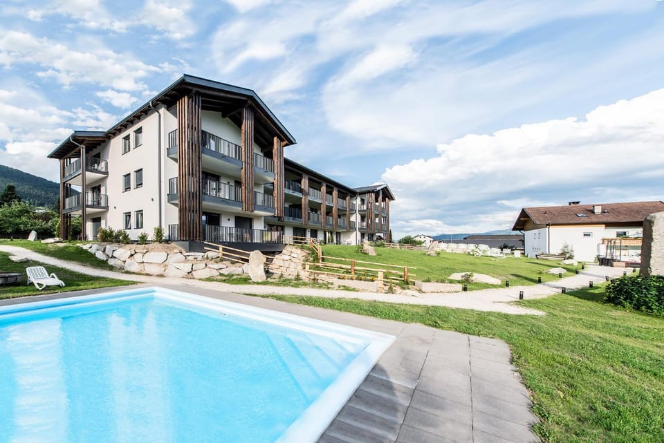 Property building, Pool view, Swimming pool