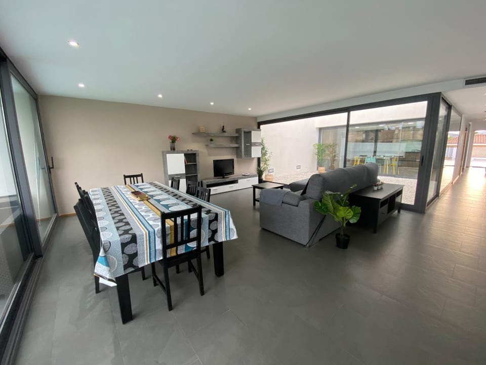 Living room, Dining area