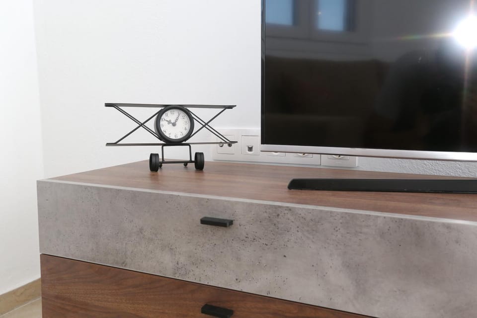 TV and multimedia, Decorative detail