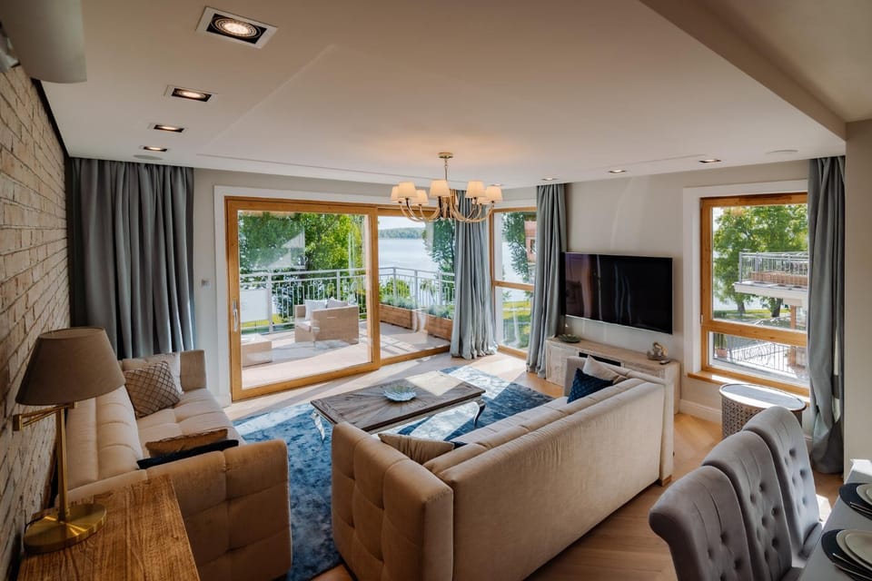 Communal lounge/ TV room, Balcony/Terrace, Living room