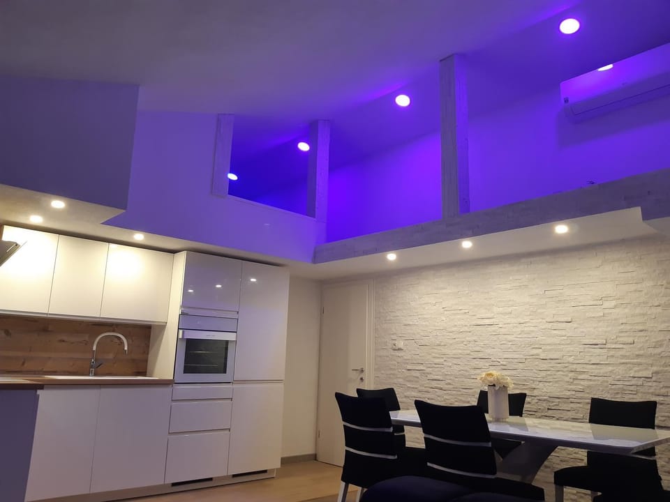 Kitchen or kitchenette, Living room, Dining area