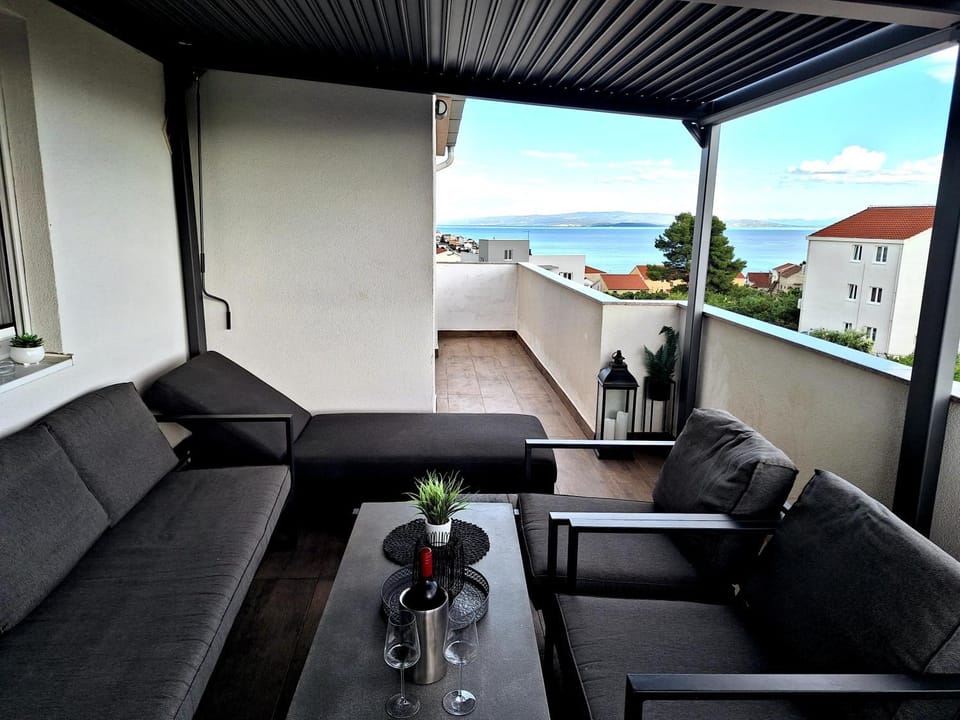 View (from property/room), Balcony/Terrace, Seating area, Sea view