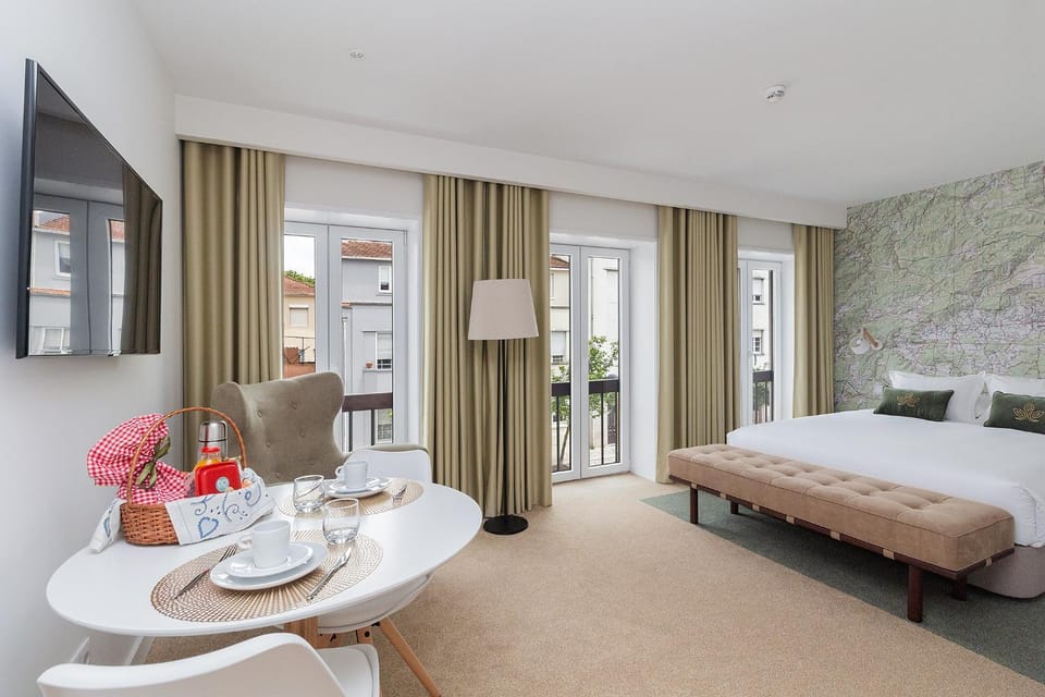 View (from property/room), Dining area, Bedroom, City view