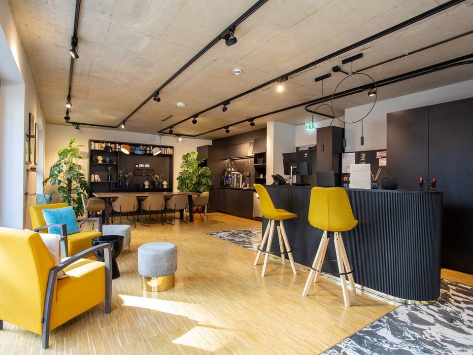 Property building, Communal lounge/ TV room, Lobby or reception