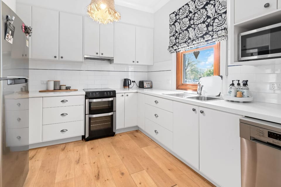 Belle Cottage on March - Central High-End Heritage House in Orange