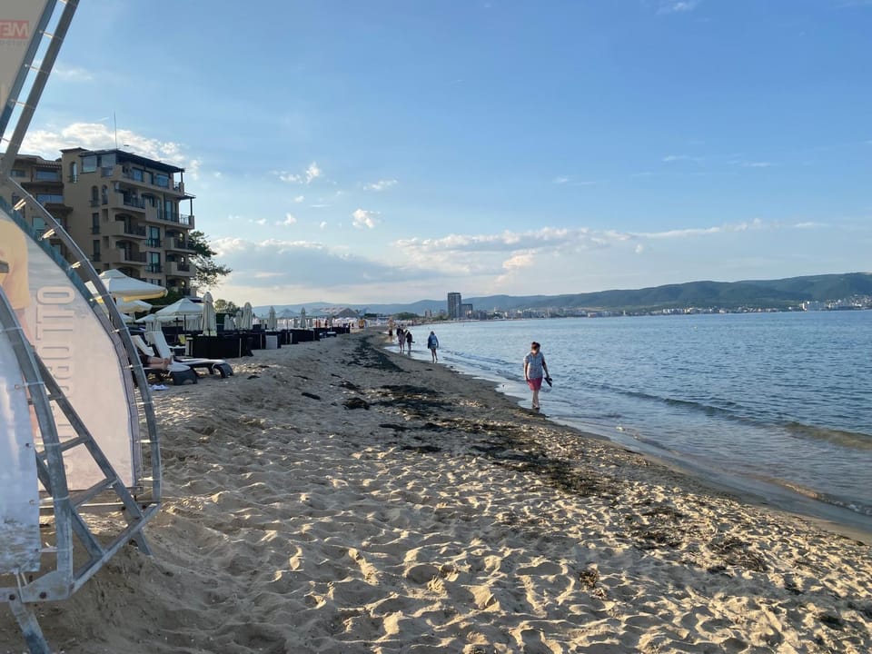 Day, People, Natural landscape, Beach, Mountain view, Sea view