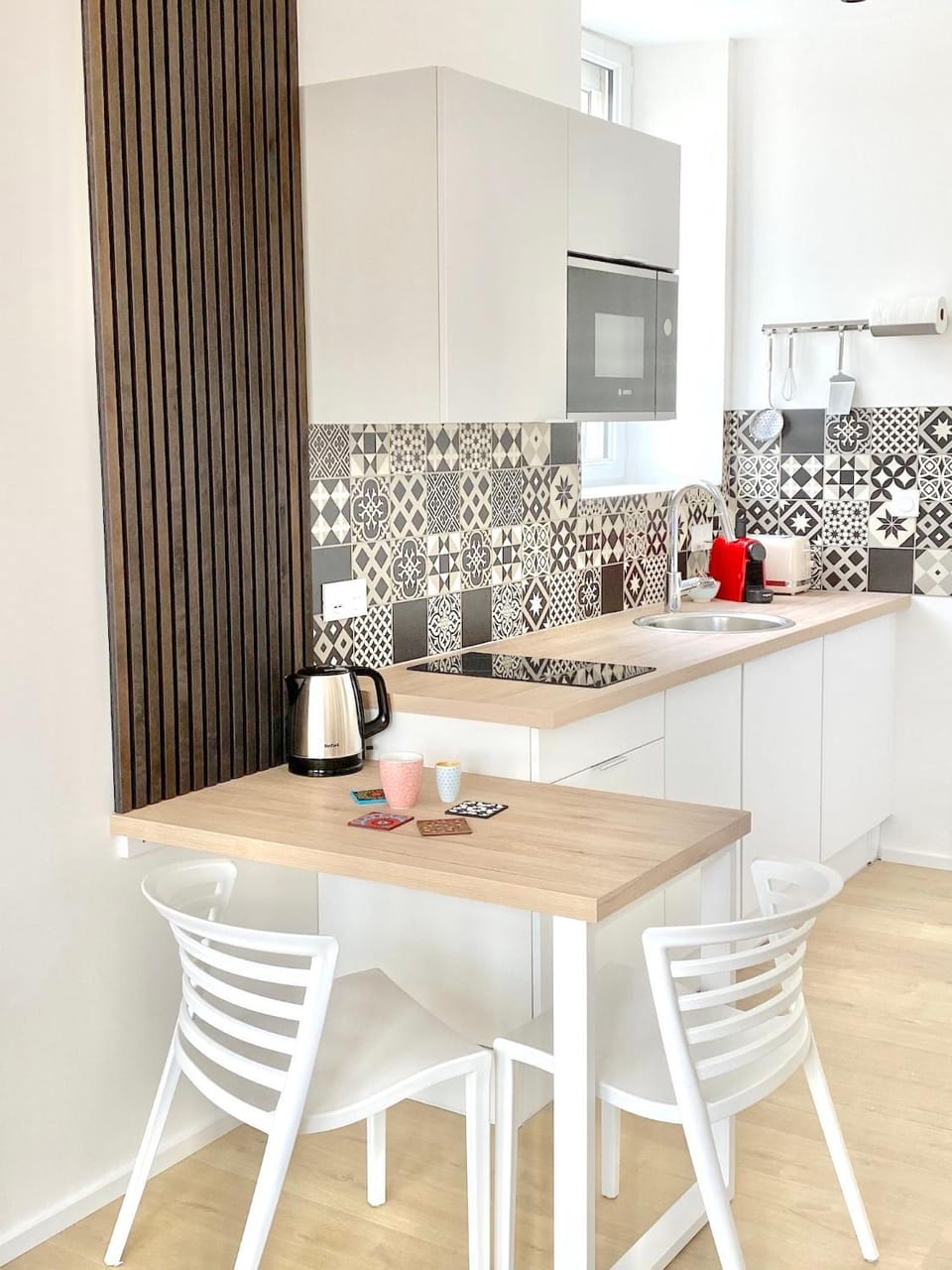 Kitchen or kitchenette, Dining area
